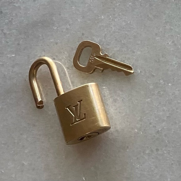 Louis Vuitton Lock with One Key #315 - Picture 6 of 11